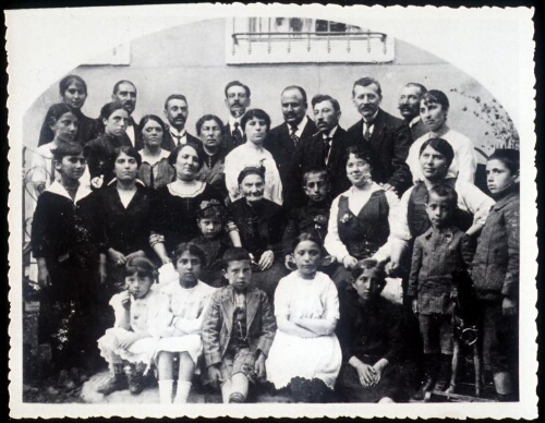 Famille Salomon Arditti Isaac Kokachvili Beya Arditti (mère des deux femmes) avec descendance et amis